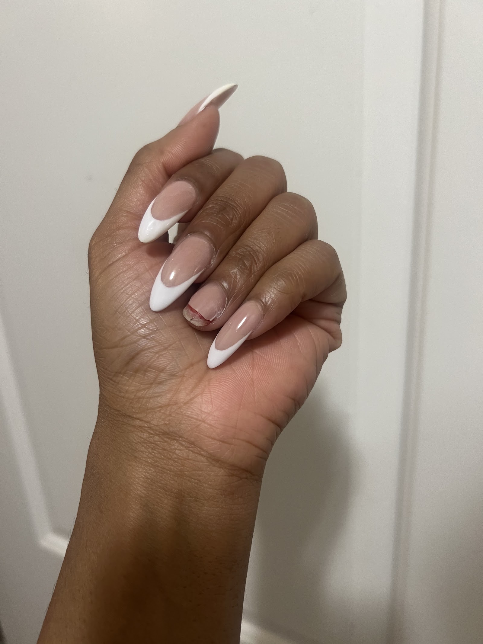 Lucky Nails Salon logo